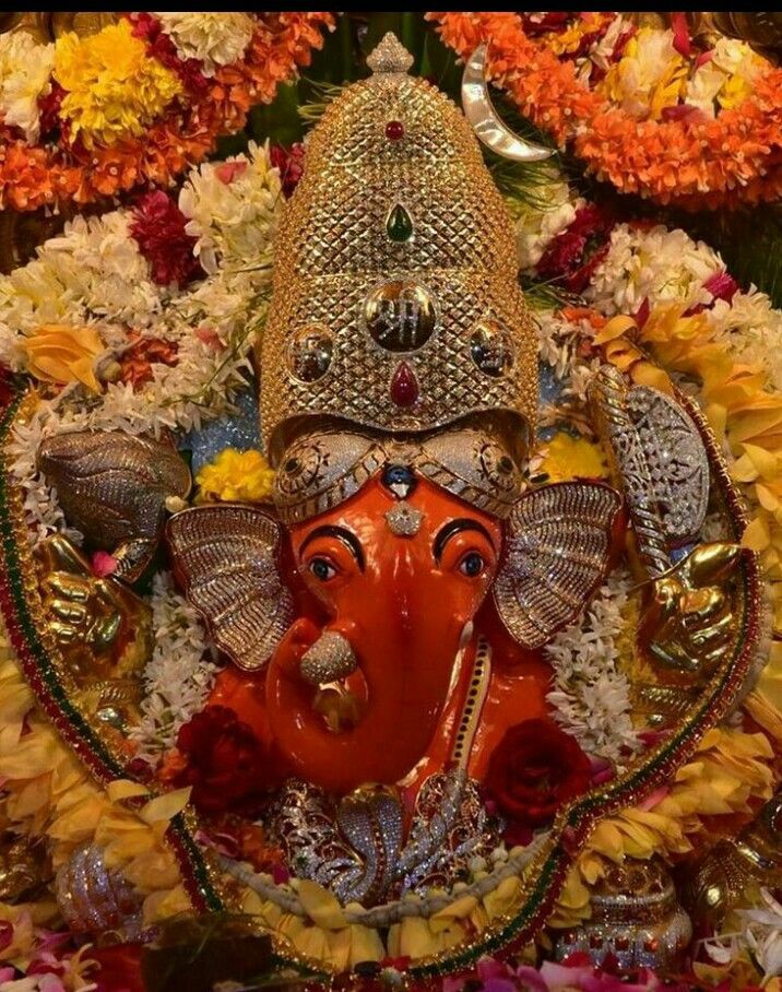 Siddhivinayak_LordGanpati_Mumbai_LiveBhagwan